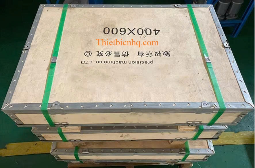 Bàn từ cơ được đóng gói bằng kiện gỗ chắc chắn, bảo vệ sản phẩm an toàn trong quá trình vận chuyển và xuất khẩu đến khách hàng