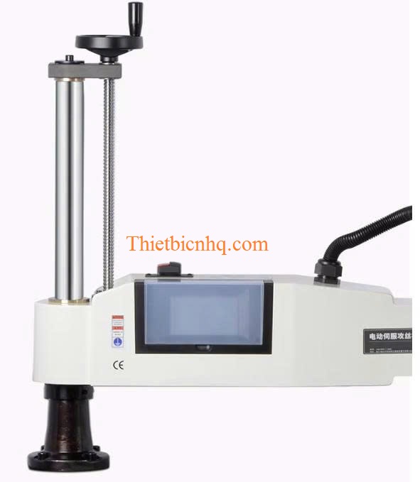 Trục vít nâng hạ giúp điều chỉnh chiều cao máy taro điện M3-M16 phù hợp với từng chi tiết gia công