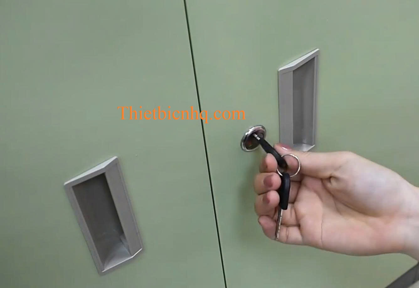 Khóa cửa tủ đựng linh kiện 100 ngăn có cánh bảo vệ linh kiện