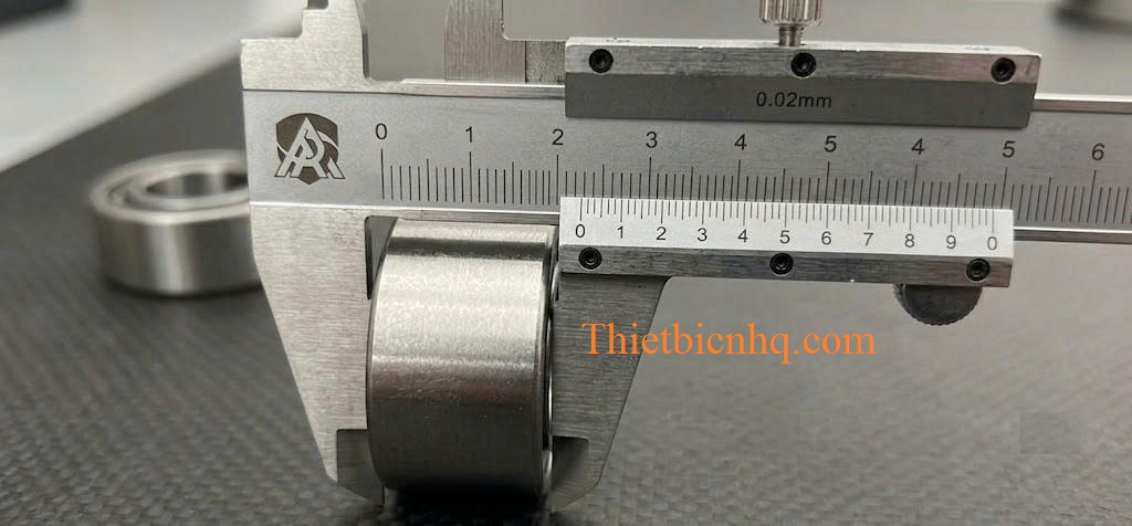 Thước kẹp cơ khí đo đường kính ngoài chi tiết