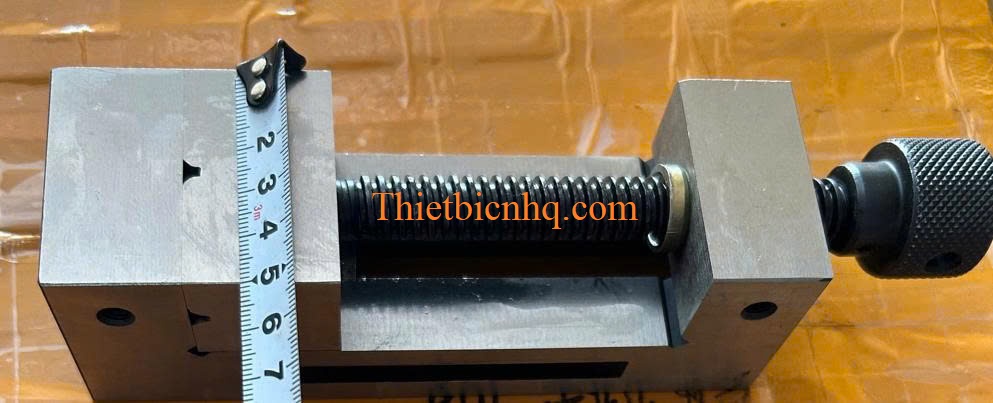 Chiều rộng má kẹp ê tô mài QGG50