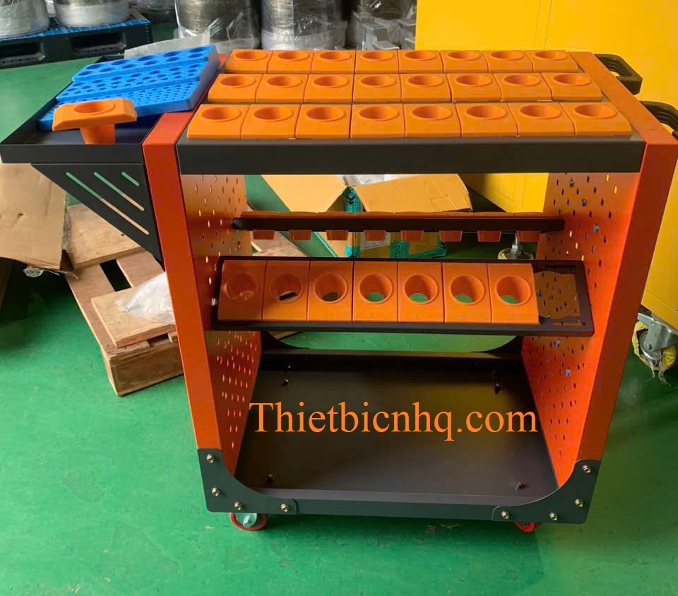 Xe đẩy bầu kẹp BT sử dụng trong xưởng gia công CNC
