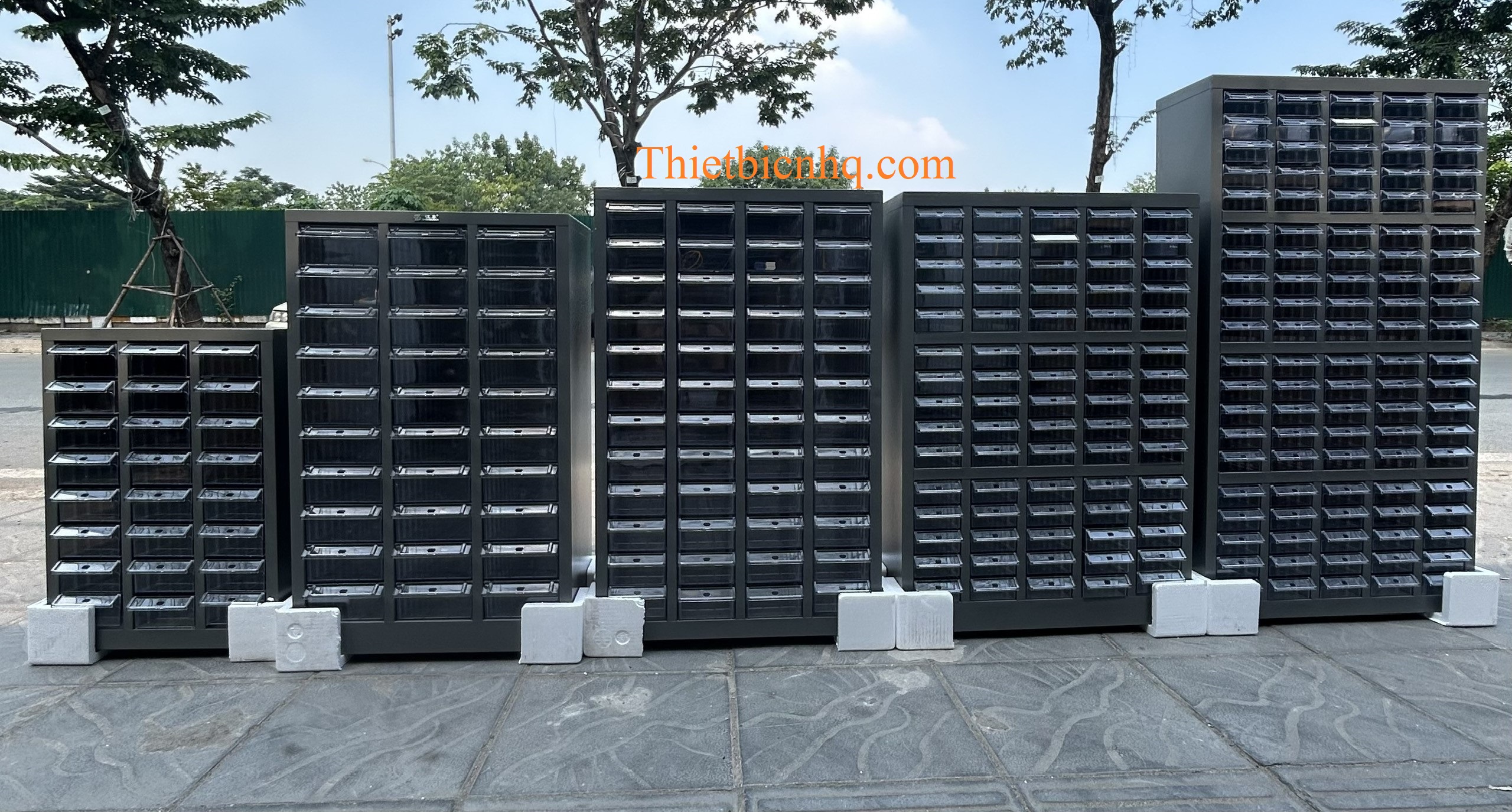Tủ đựng linh kiện thép sơn tĩnh điện nhiều ngăn chịu tải tốt cho nhà xưởng
